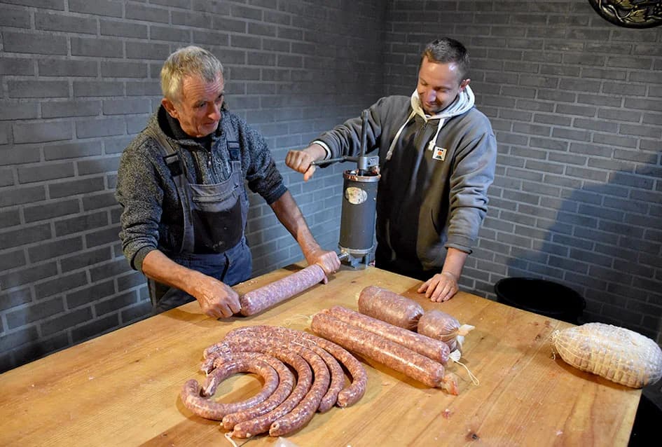 TRADICIONALNO SALVONKO KOLINJE U OBITELJI ĐURINA: Dva dana po starom kutjevačkom običaju
