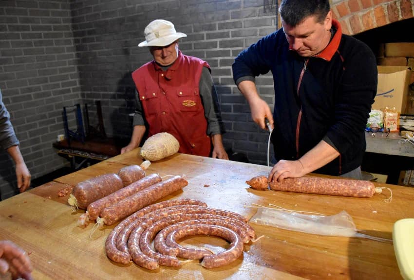 TRADICIONALNO SALVONKO KOLINJE U OBITELJI ĐURINA: Dva dana po starom kutjevačkom običaju