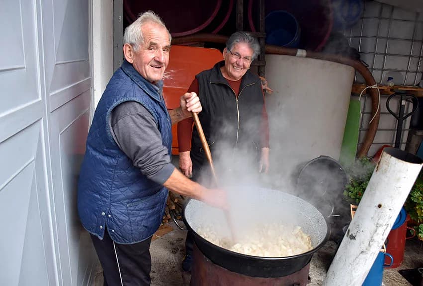 TRADICIONALNO SALVONKO KOLINJE U OBITELJI ĐURINA: Dva dana po starom kutjevačkom običaju