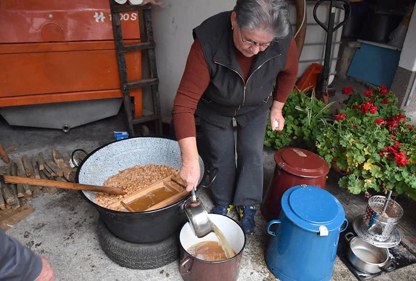 TRADICIONALNO SALVONKO KOLINJE U OBITELJI ĐURINA: Dva dana po starom kutjevačkom običaju