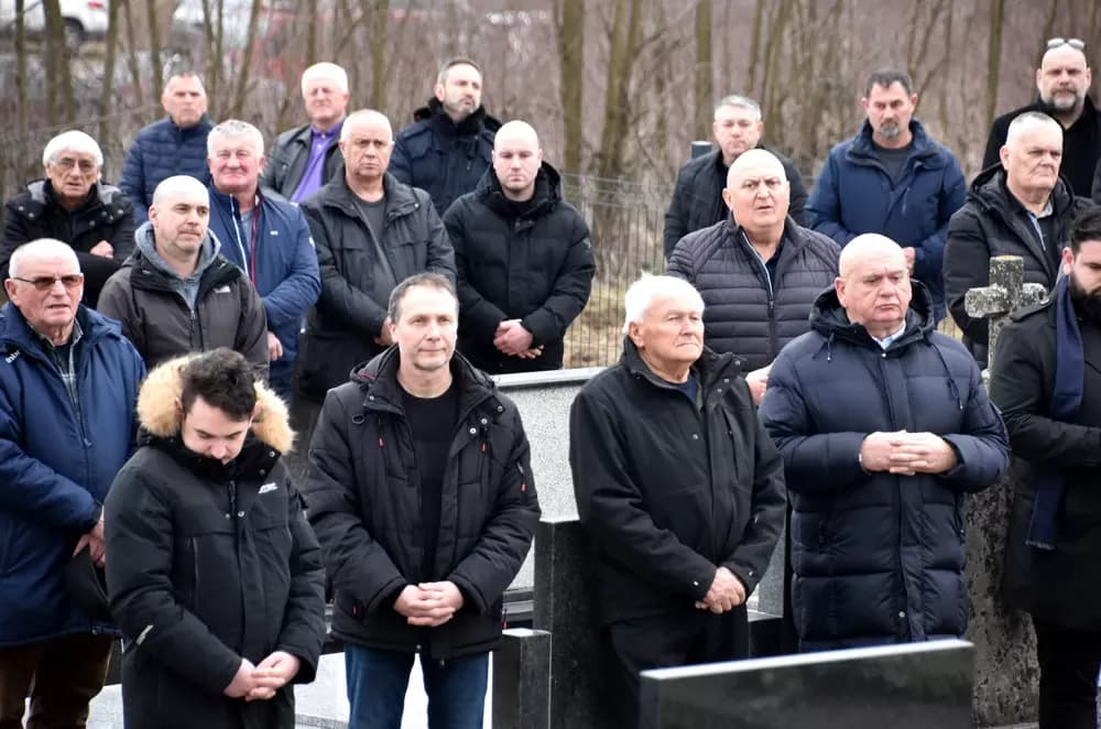 POSLJEDNJI ISPRAĆAJ DOBROG DUHA VETOVA: Rijeka ljudi i suze neba za Dragu Ivana Pavića