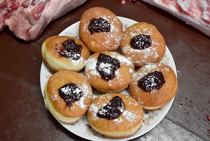 TRADICIONALNO SALVONKO KOLINJE U OBITELJI ĐURINA: Dva dana po starom kutjevačkom običaju