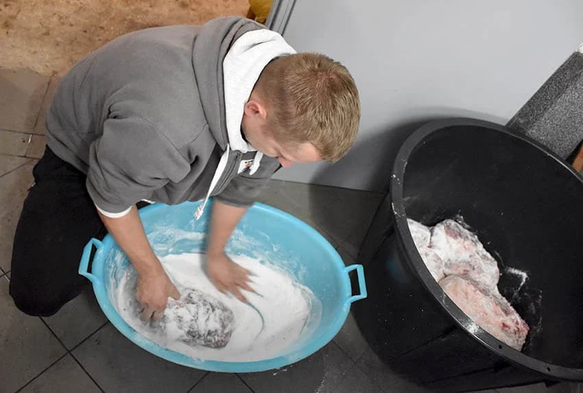 TRADICIONALNO SALVONKO KOLINJE U OBITELJI ĐURINA: Dva dana po starom kutjevačkom običaju
