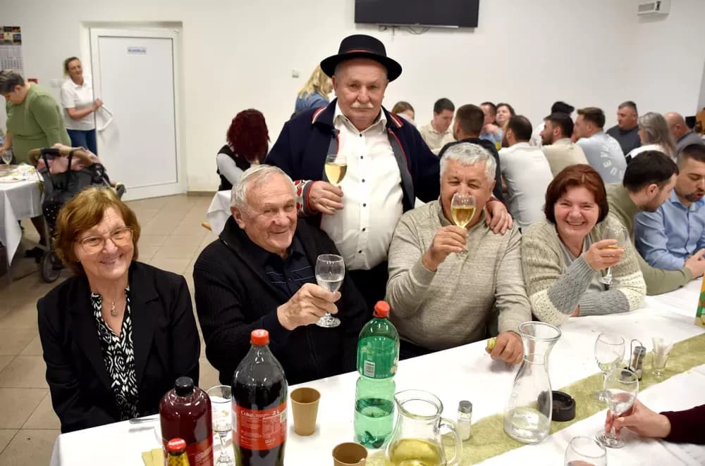 Veselje u Radovancima: Slavko Kovačević uz obitelj i brojne prijatelje proslavio 70. rođendan