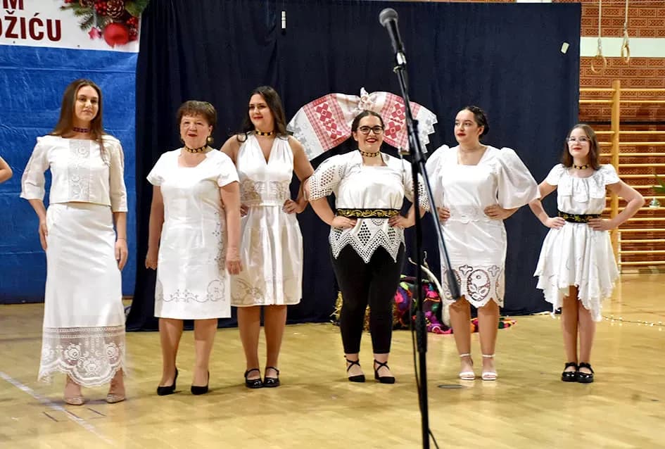 Umjetnost utkana u tradiciju: Etno kreacije Nade Grgić osvajaju modne piste i čuvaju baštinu