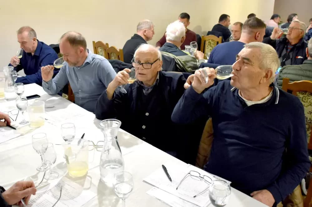 Vinska večer u Lukaču: Kaptolačka „Vino-Kap“ nastavlja podizati ljestvicu kvalitete