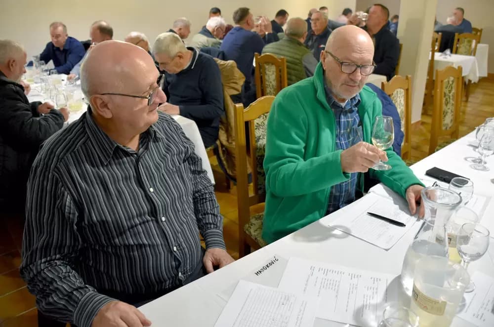Vinska večer u Lukaču: Kaptolačka „Vino-Kap“ nastavlja podizati ljestvicu kvalitete