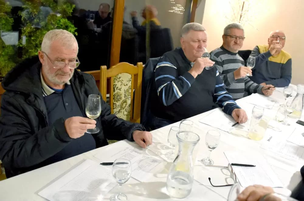Vinska večer u Lukaču: Kaptolačka „Vino-Kap“ nastavlja podizati ljestvicu kvalitete