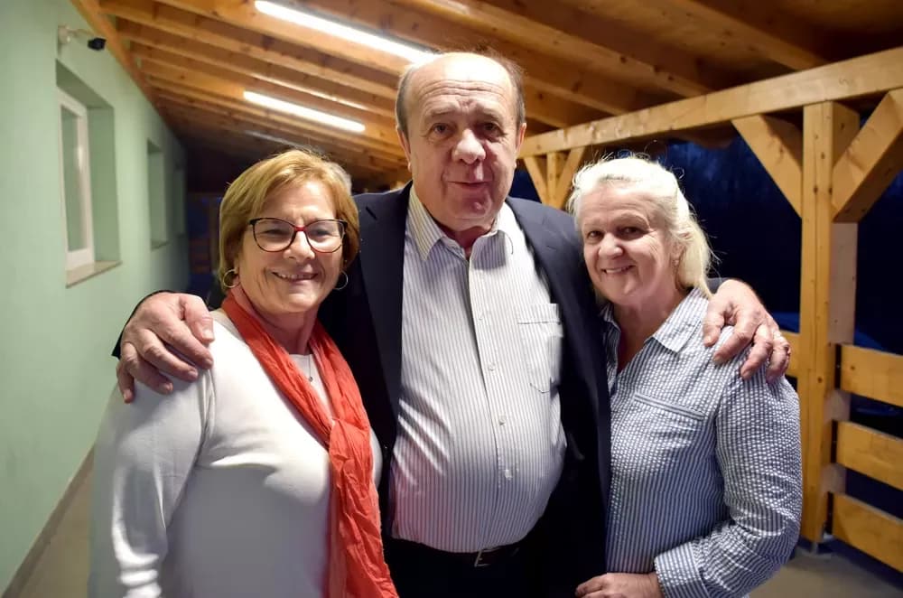 Bivši državni inspektor cestovnog prometa Mata Benakić proslavio 75.rođendan - pjevali mu Đenka, Štef i Satir