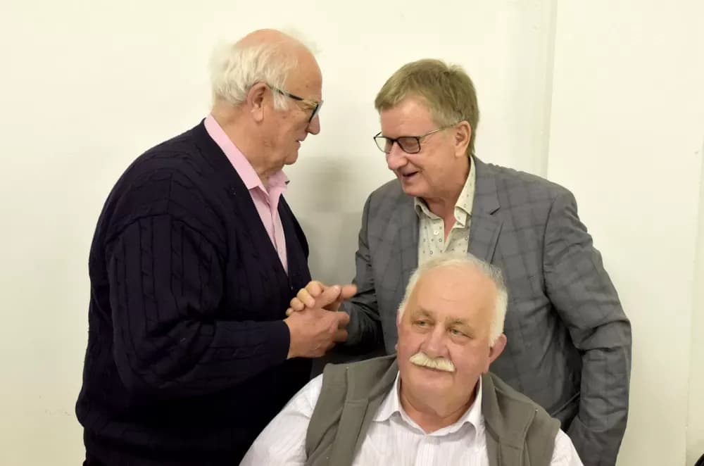 Bivši državni inspektor cestovnog prometa Mata Benakić proslavio 75.rođendan - pjevali mu Đenka, Štef i Satir