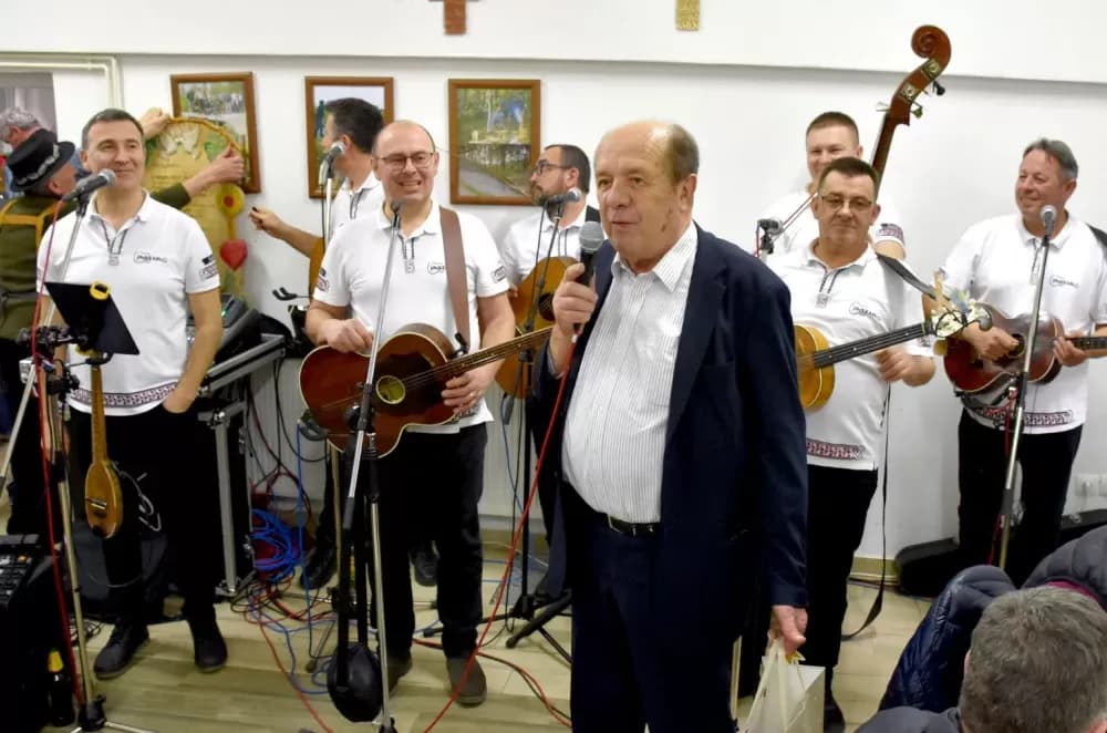 Bivši državni inspektor cestovnog prometa Mata Benakić proslavio 75.rođendan - pjevali mu Đenka, Štef i Satir