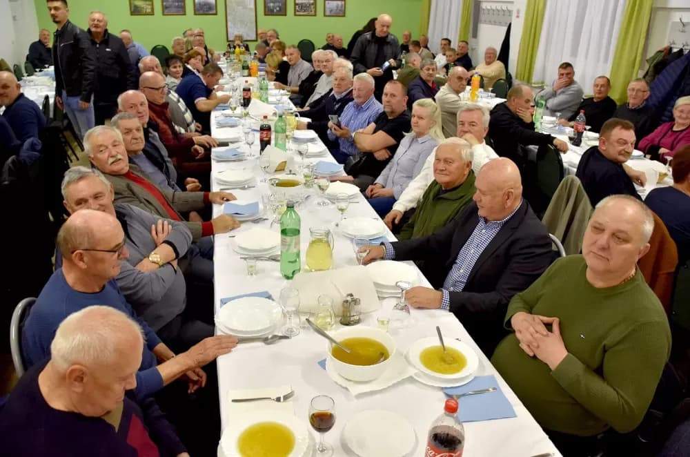 Bivši državni inspektor cestovnog prometa Mata Benakić proslavio 75.rođendan - pjevali mu Đenka, Štef i Satir