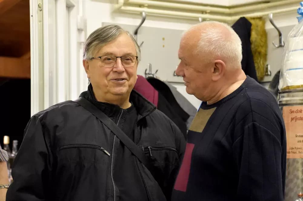 Bivši državni inspektor cestovnog prometa Mata Benakić proslavio 75.rođendan - pjevali mu Đenka, Štef i Satir