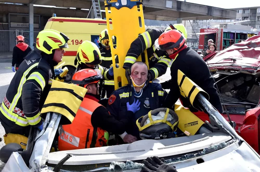 Vatrogasci, hitna, Crveni križ i HGSS na zajedničkoj vježbi u Požegi