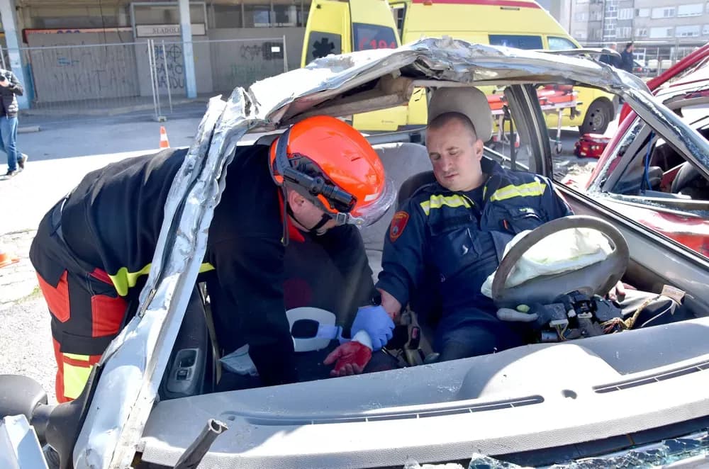 Vatrogasci, hitna, Crveni križ i HGSS na zajedničkoj vježbi u Požegi