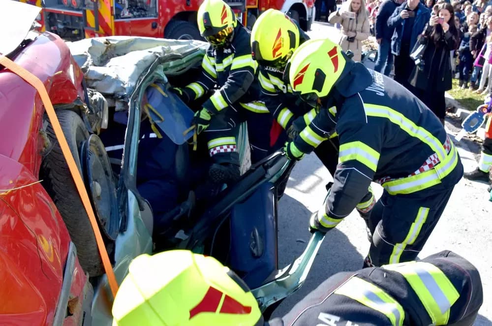 Vatrogasci, hitna, Crveni križ i HGSS na zajedničkoj vježbi u Požegi