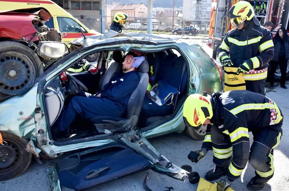 Vatrogasci, hitna, Crveni križ i HGSS na zajedničkoj vježbi u Požegi