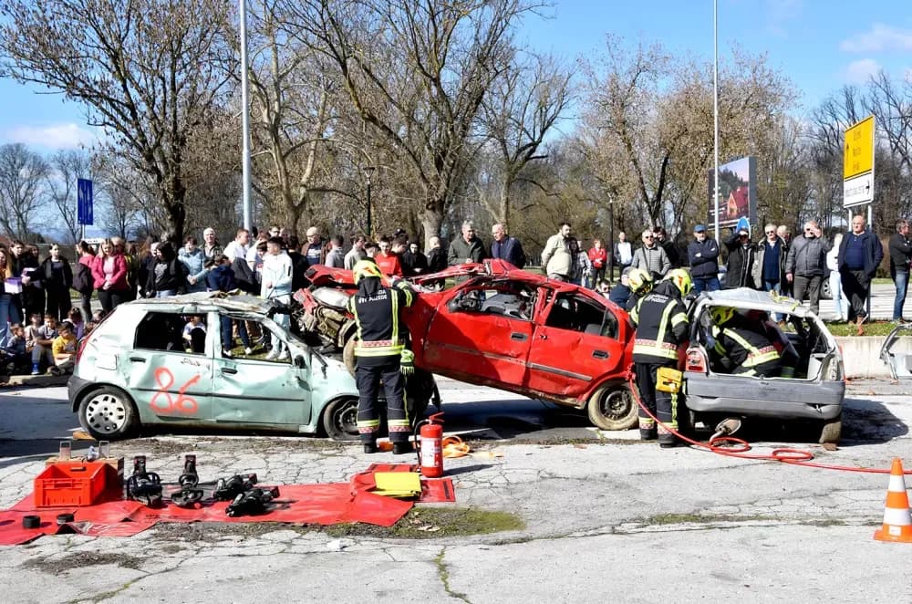 Vatrogasci, hitna, Crveni križ i HGSS na zajedničkoj vježbi u Požegi