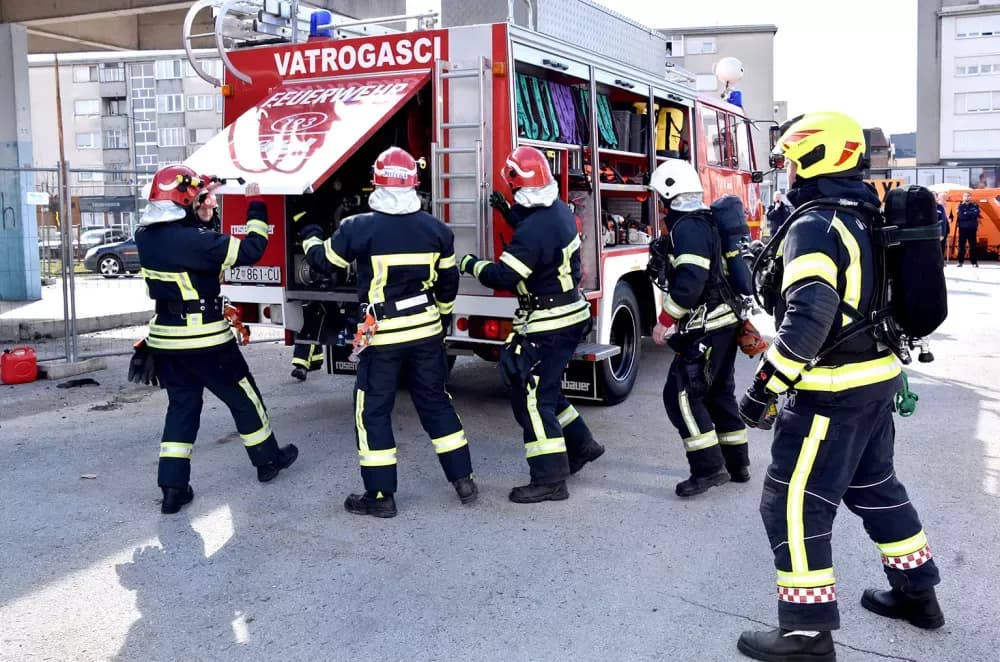 Vatrogasci, hitna, Crveni križ i HGSS na zajedničkoj vježbi u Požegi