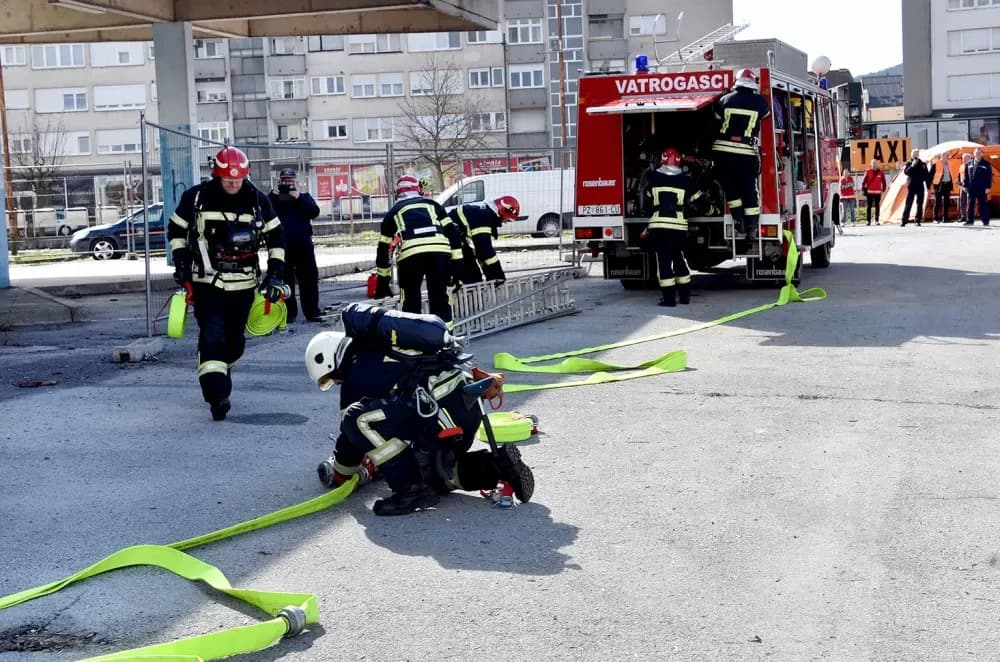 Vatrogasci, hitna, Crveni križ i HGSS na zajedničkoj vježbi u Požegi
