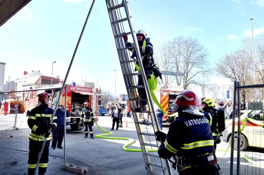 Vatrogasci, hitna, Crveni križ i HGSS na zajedničkoj vježbi u Požegi