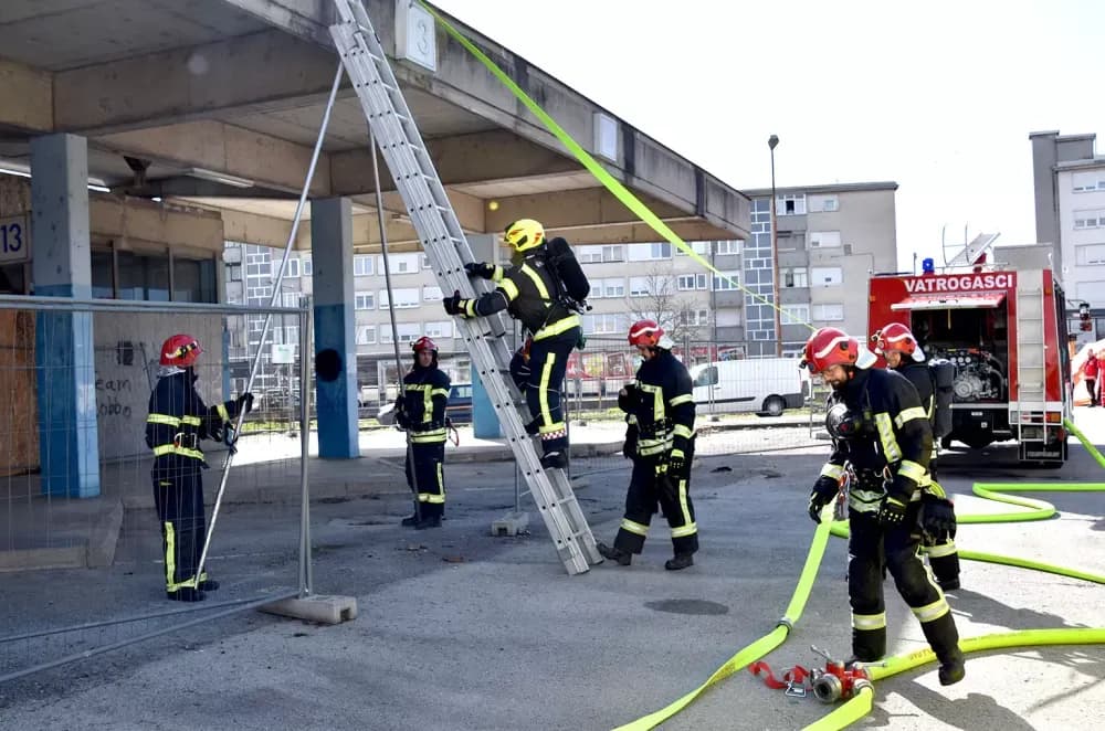 Vatrogasci, hitna, Crveni križ i HGSS na zajedničkoj vježbi u Požegi