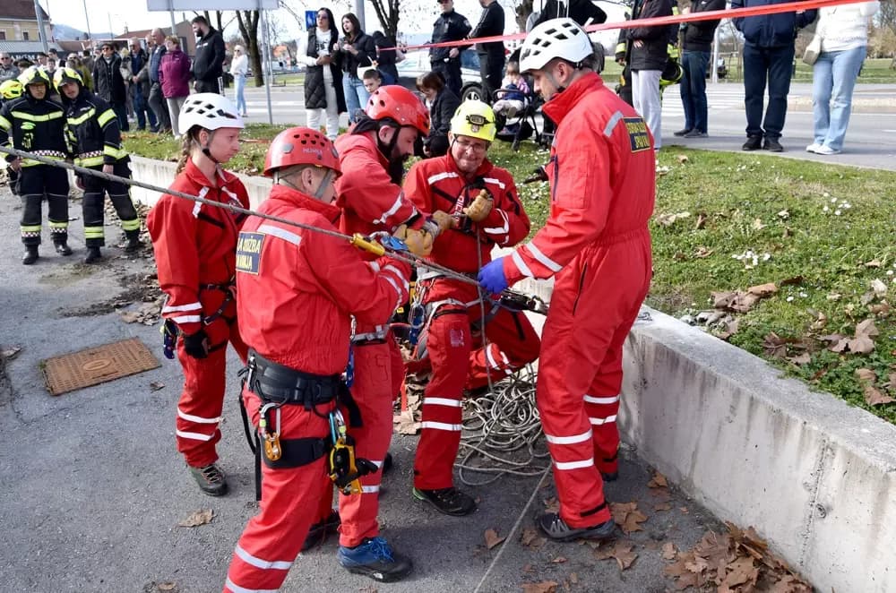 Vatrogasci, hitna, Crveni križ i HGSS na zajedničkoj vježbi u Požegi