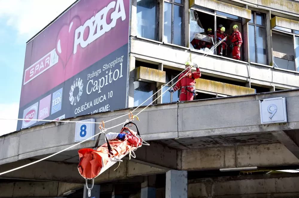 Vatrogasci, hitna, Crveni križ i HGSS na zajedničkoj vježbi u Požegi