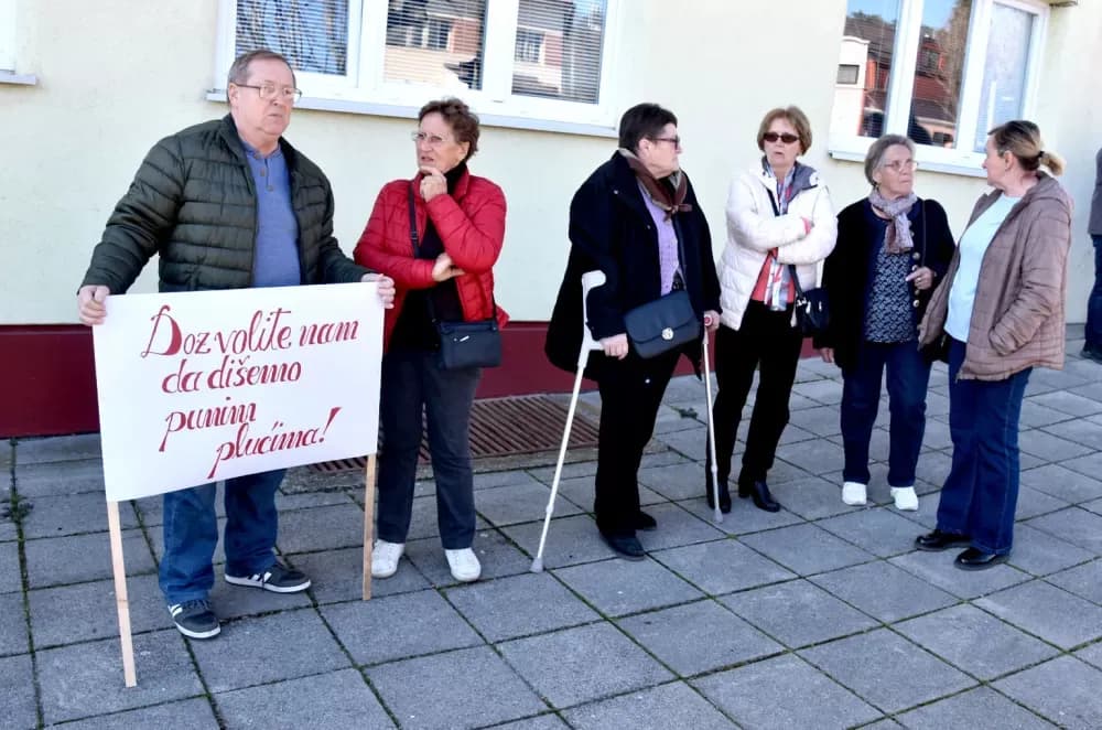 Kutjevčani uz svog gradonačelnika Budimira: ʼProblem idemo dalje rješavati pred Županiju i Ministarstvo”