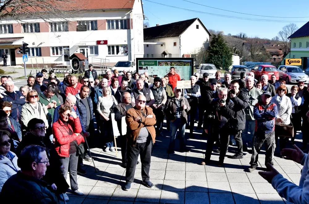 Kutjevčani uz svog gradonačelnika Budimira: ʼProblem idemo dalje rješavati pred Županiju i Ministarstvo”