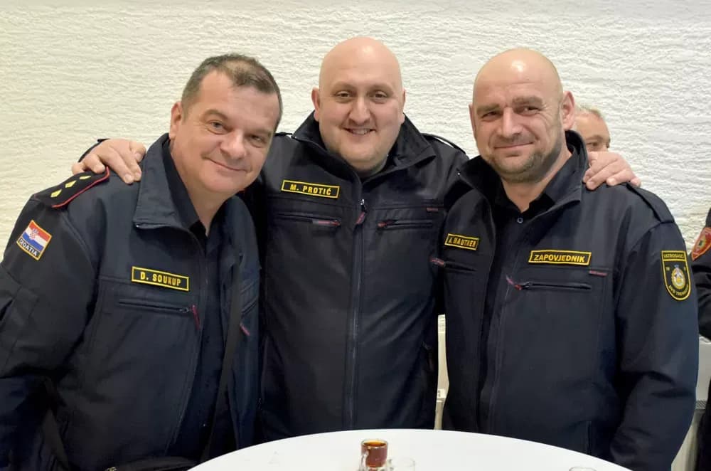 Velički vatrogasci uz 32 intervencije hvatali su zmije i uklanjali stršljenove