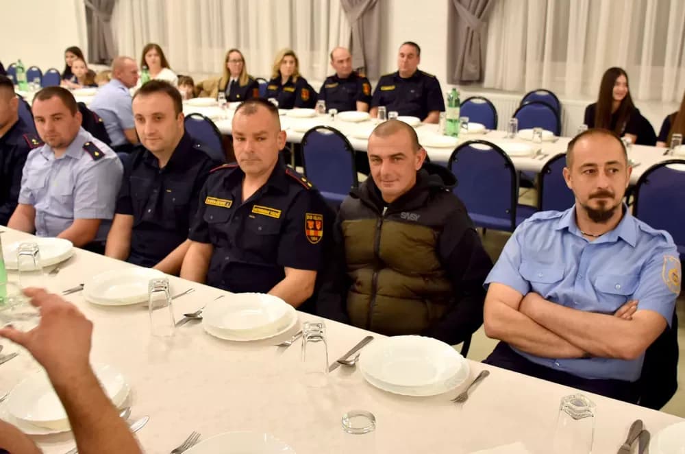 Velički vatrogasci uz 32 intervencije hvatali su zmije i uklanjali stršljenove