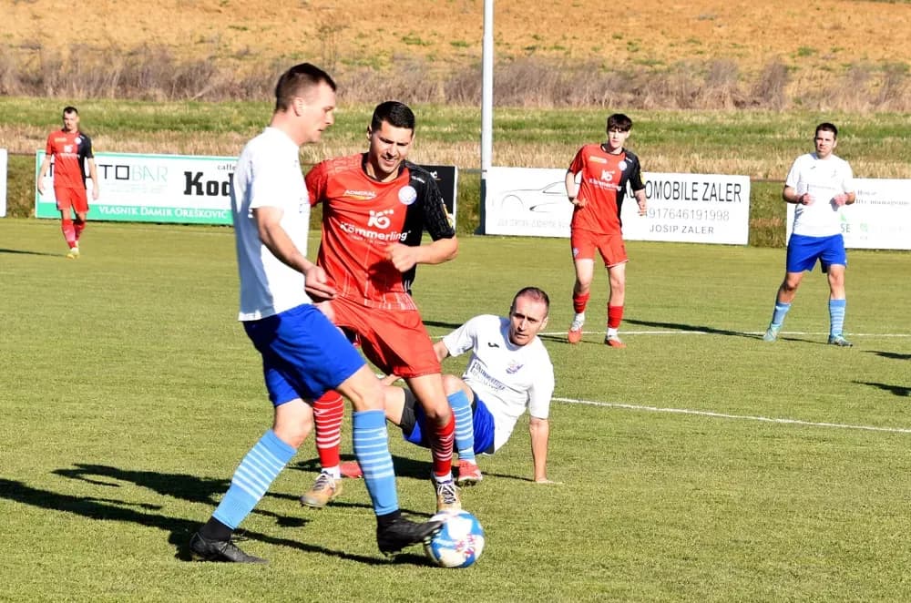 POŽEGA UVJERLJIVA U MIHALJEVCIMA: Praznik nogometa uz zahvalu požeškom fotoreporteru