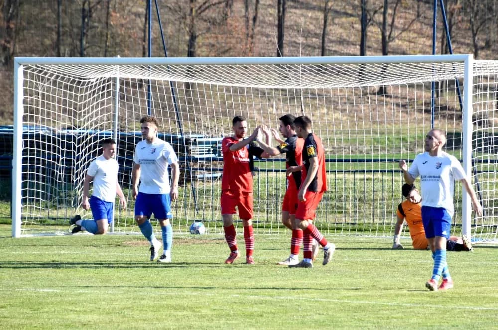 POŽEGA UVJERLJIVA U MIHALJEVCIMA: Praznik nogometa uz zahvalu požeškom fotoreporteru
