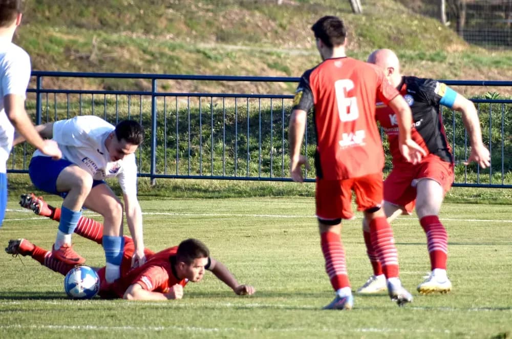 POŽEGA UVJERLJIVA U MIHALJEVCIMA: Praznik nogometa uz zahvalu požeškom fotoreporteru