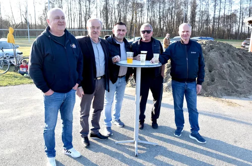 POŽEGA UVJERLJIVA U MIHALJEVCIMA: Praznik nogometa uz zahvalu požeškom fotoreporteru