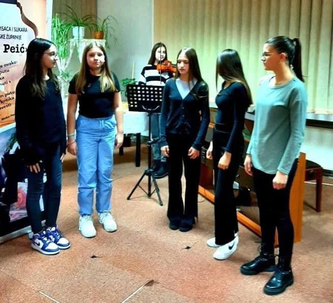 ŽUPANIJSKA UDRUGA „MATKO PEIĆ“: U Pakracu predstavili zbirku radova „Skitnje obojene ljubavlju“