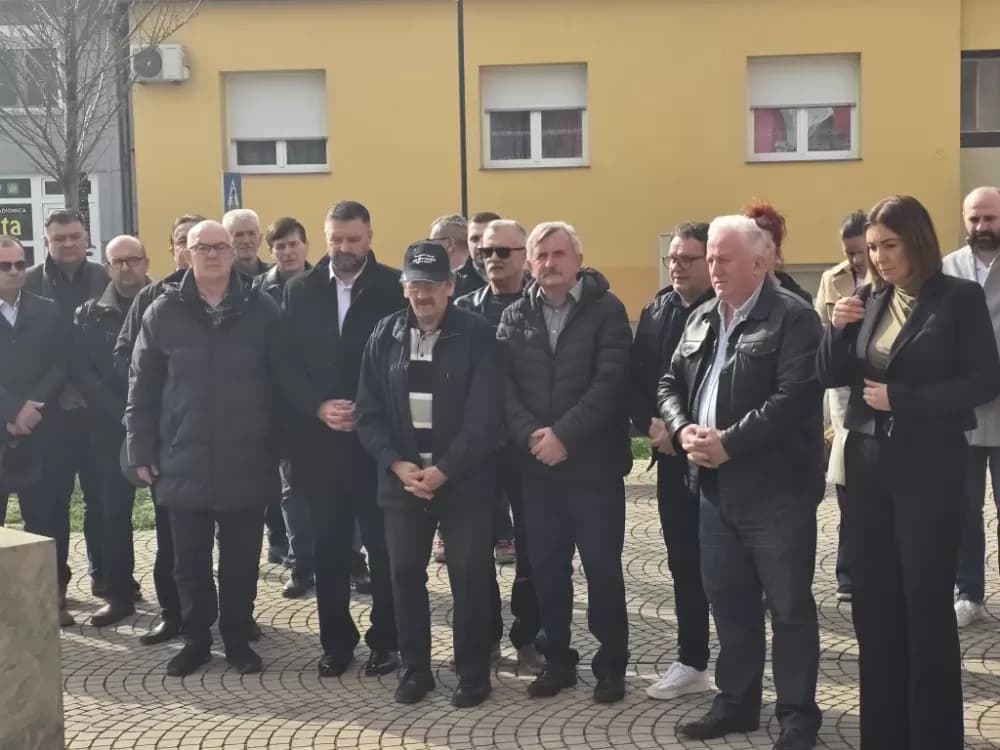 Obljetnica osnutka HDZ-a u Požegi obilježena polaganjem vijenca i paljenjem svijeća