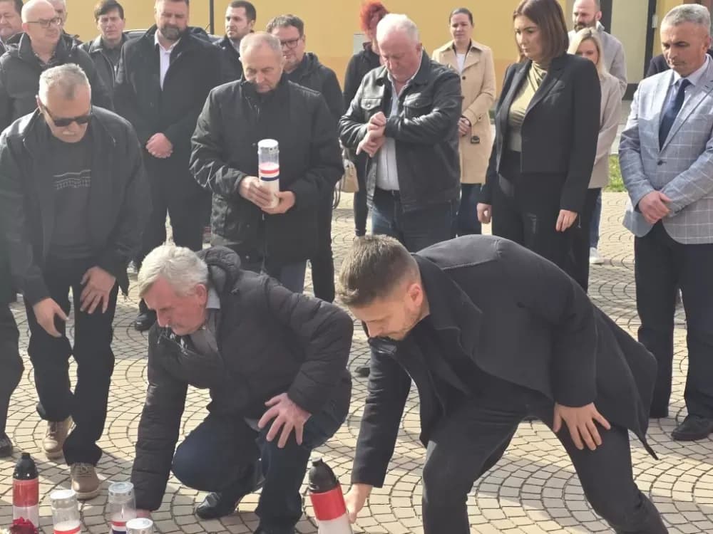 Obljetnica osnutka HDZ-a u Požegi obilježena polaganjem vijenca i paljenjem svijeća