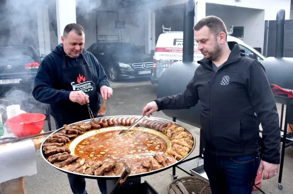 Alilovci postali središte gurmanske inovacije: Drago Pavelić predstavio revoluciju u roštiljanju
