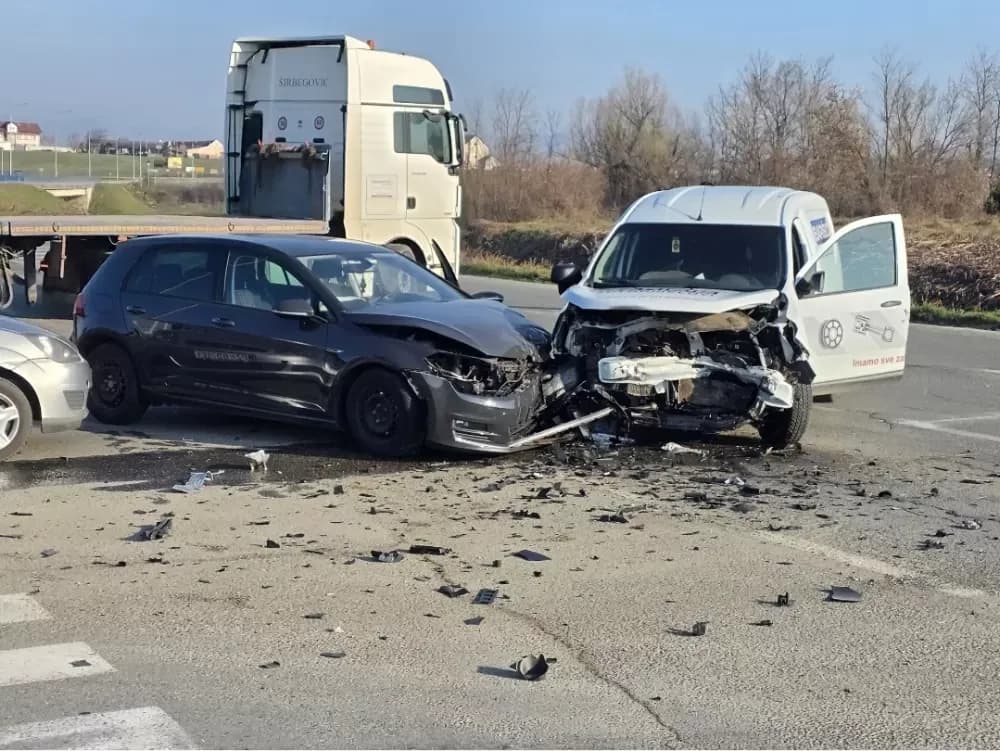 Sudar dva automobila u Požegi, dvije osobe zatražile liječničku pomoć