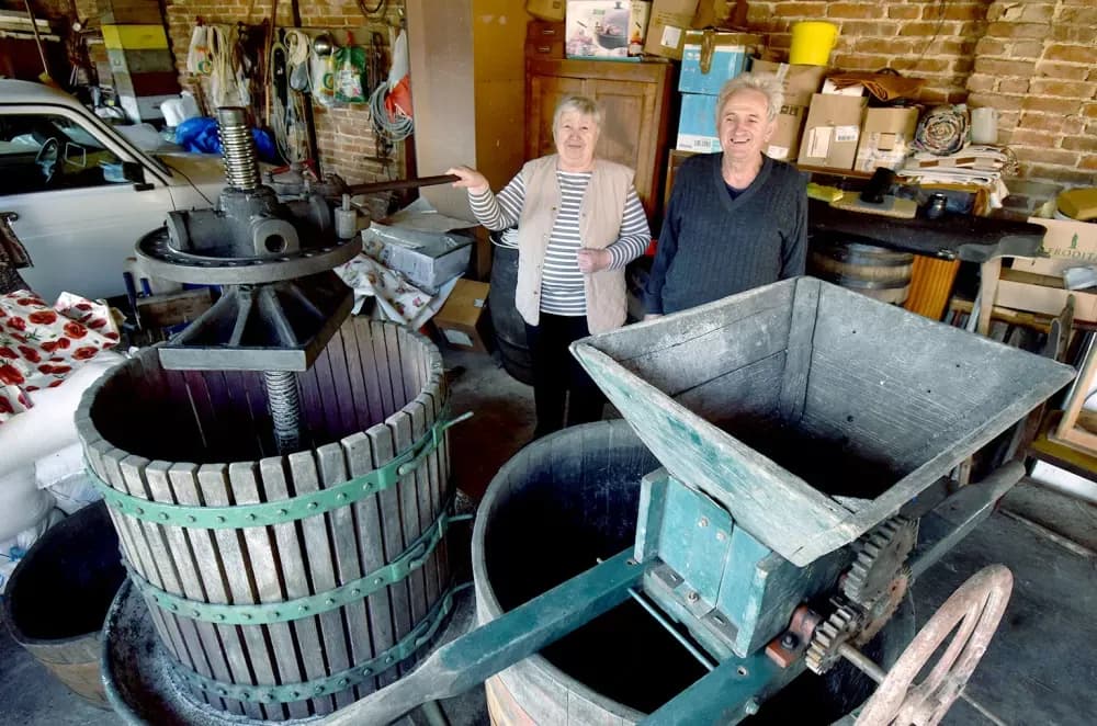 Čuvari tradicije na bilu Požeške gore: Kod Franekića se vino još uvijek čuva u drvetu