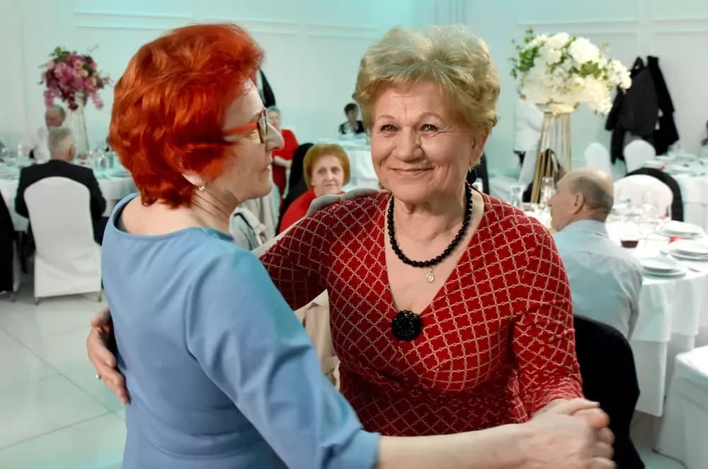CVIJET KARANFILA I RASPJEVANA GLORIA: Više od 120 gostiju na proslavi Dana žena