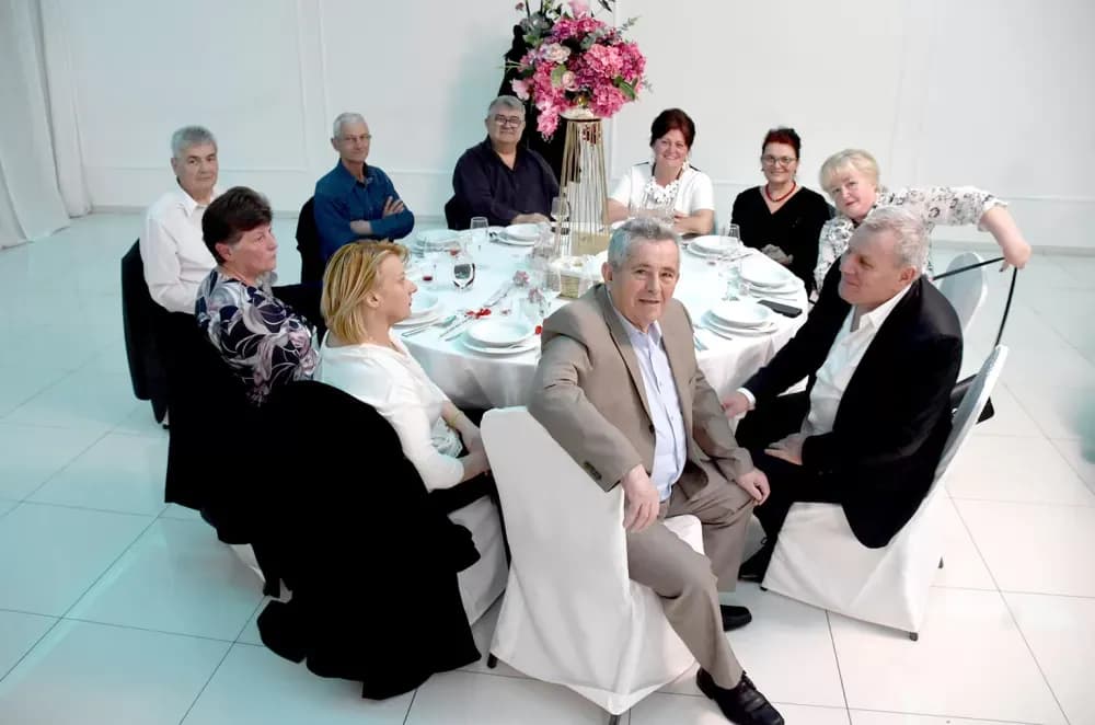 CVIJET KARANFILA I RASPJEVANA GLORIA: Više od 120 gostiju na proslavi Dana žena