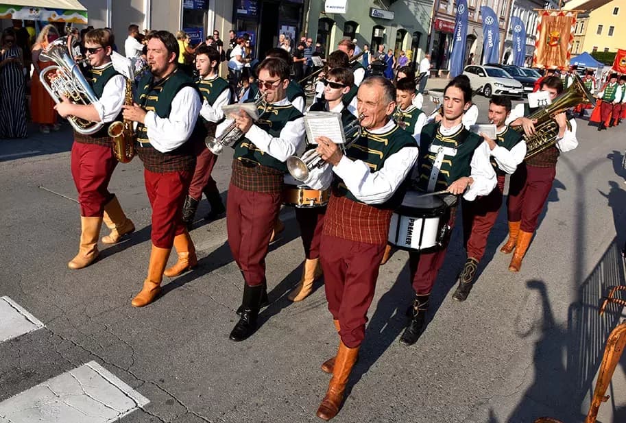 Glazba za pogrebe i teška bitka za mlade: Može li projekt „Turske bande“ spasiti desetkovane redove požeškog orkestra?