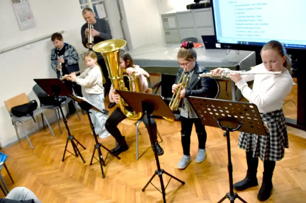 Glazba za pogrebe i teška bitka za mlade: Može li projekt „Turske bande“ spasiti desetkovane redove požeškog orkestra?