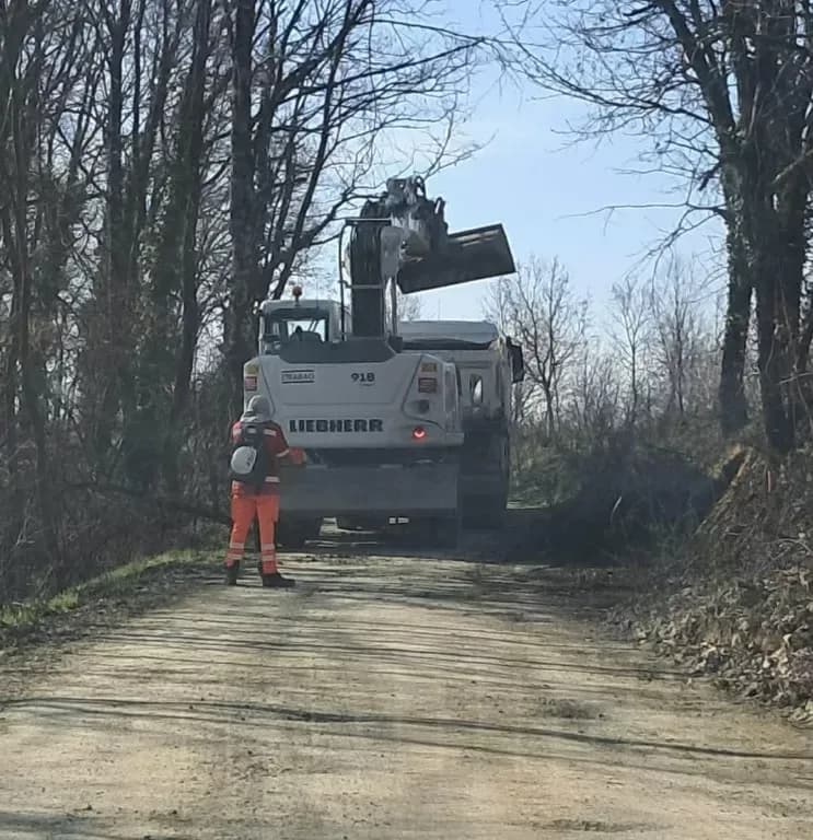 Nakon godina čekanja: Započelo asfaltiranje prometnica u Lazama Vasinim, Lazama Ćosinim i Komušini
