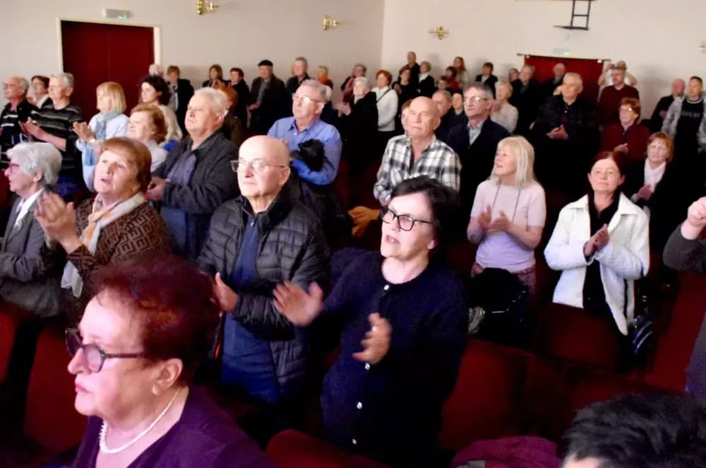 Srijemska pjesma u srcu Slavonije: Veliki koncert HPD-a „Matija Gubec” iz Rume u Požegi