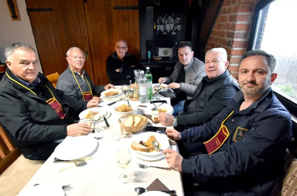 Grgurevo na vrhu Sokolovca: Pjesma, običaji i prijatelji uz vinskog kardinala