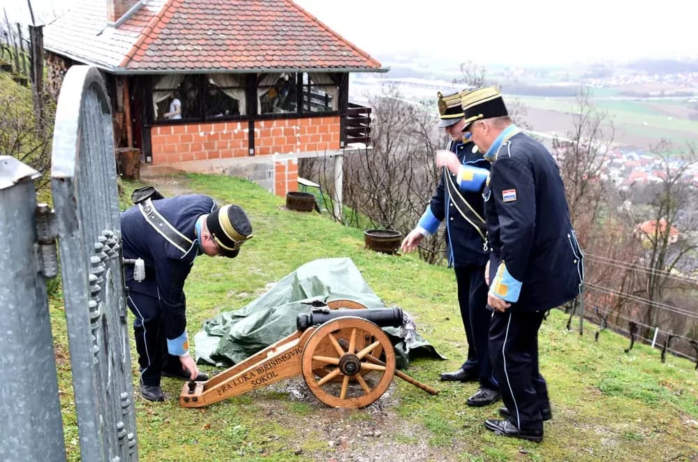 Grgurevo na Sokolovcu: Program započeo ledom, nastavio se uz priče o „Musoliniju”